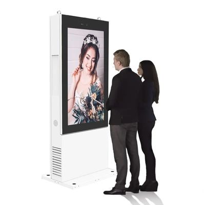 Layar Tampilan Iklan Luar Ruangan Kecerahan Tinggi dengan Tingkat Perlindungan IP65 dan Rentang Kelembaban Operasi yang Luas