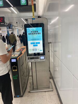 Kios Pemesanan Mandiri Berdiri Lantai 21,5 Inci dengan Layar Sentuh Kapasitif 10 Titik dan Printer Termal Opsional